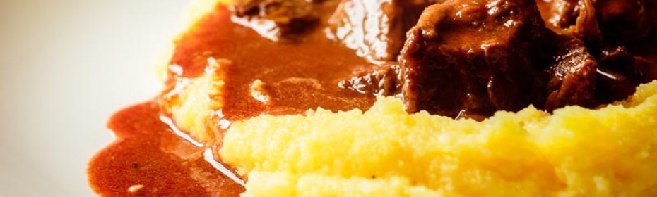 GOULASH CON POLENTA